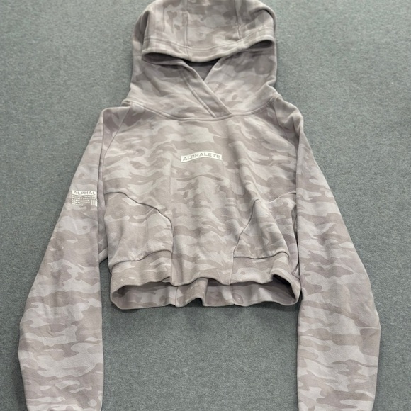 Alphalete Tops - Alphalete Camo Crop Hoodie